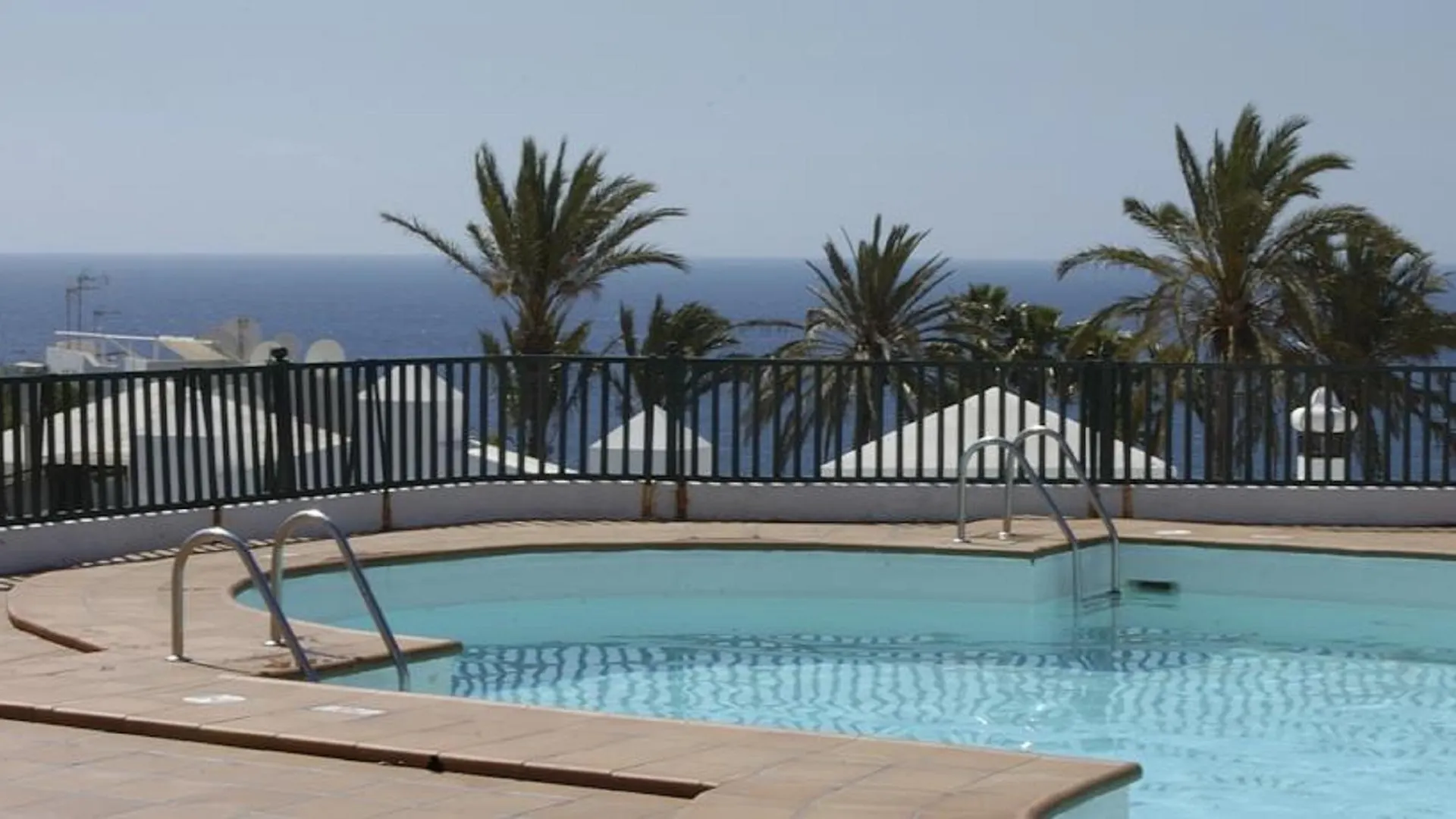 Apartamentos Los Pueblos Puerto del Carmen  Aparthotel Puerto del Carmen (Lanzarote)
